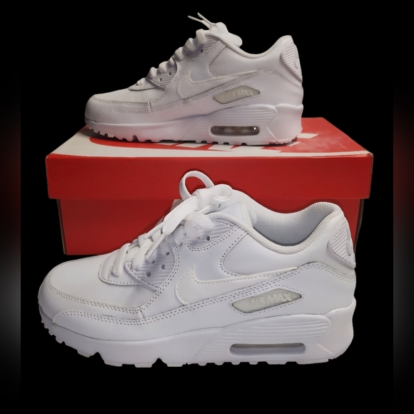 Boys Youth Nike Air Max 90 Leather (GS) Triple White Size 5.5Y - Picture 3 of 13